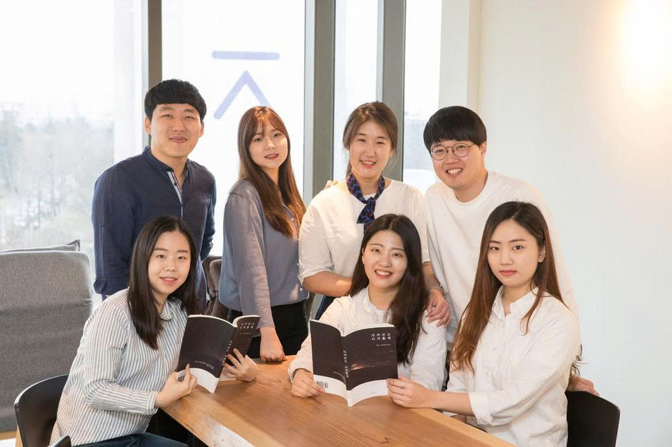 Sinh viên quốc tế tìm hiểu học bổng Hàn Quốc