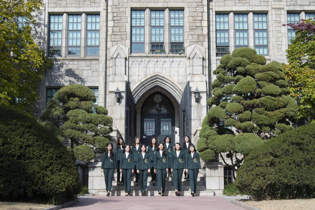 Sinh viên Đại học Nữ sinh Ewha tại Seoul