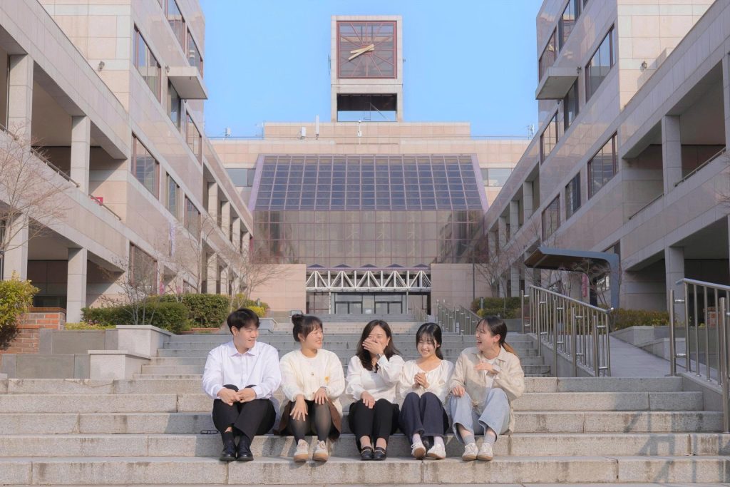 Sinh viên Đại học Pohang POSTECH tại Hàn Quốc