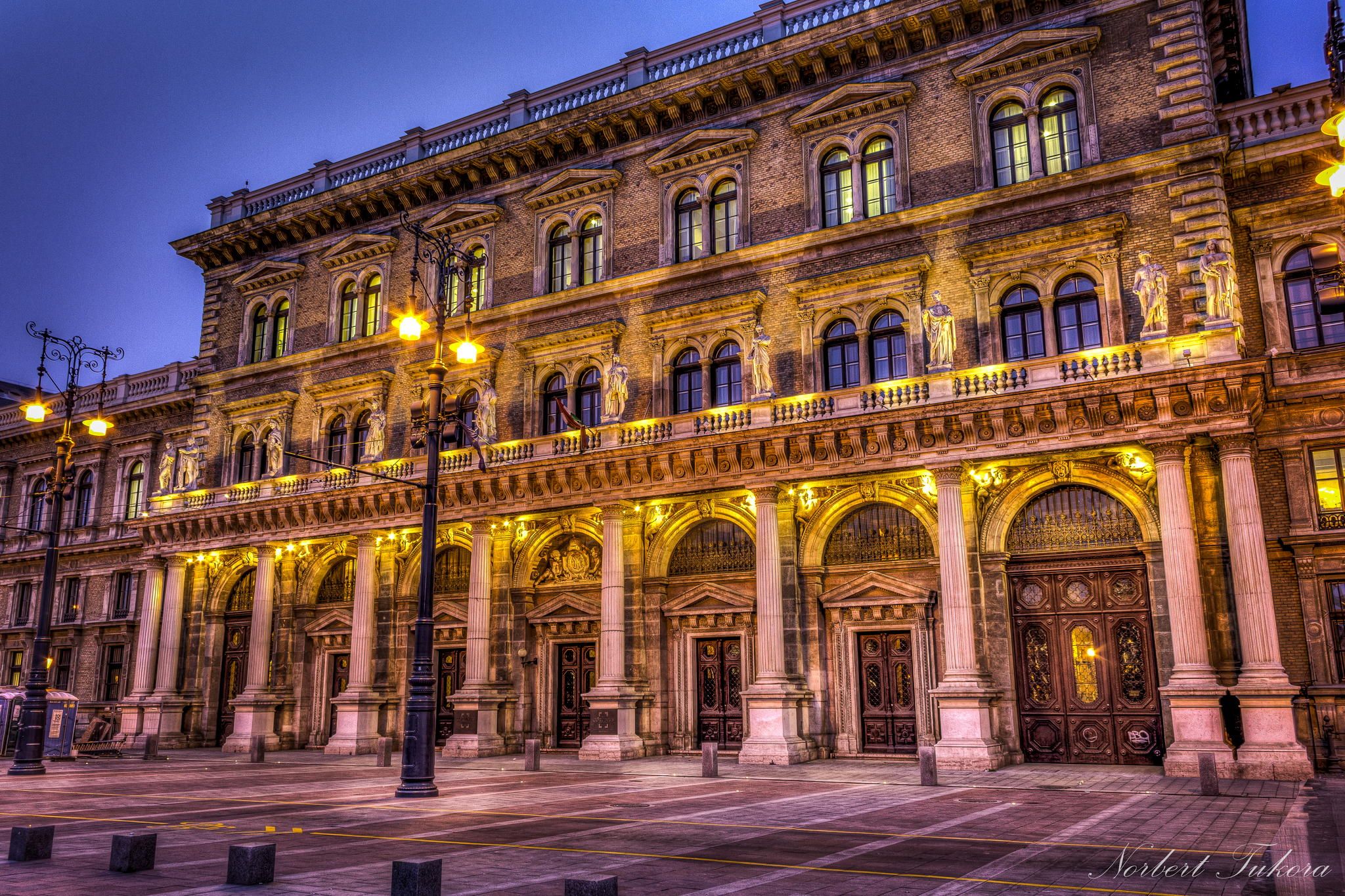 Corvinus University of Budapest – Cầu nối đến châu Âu