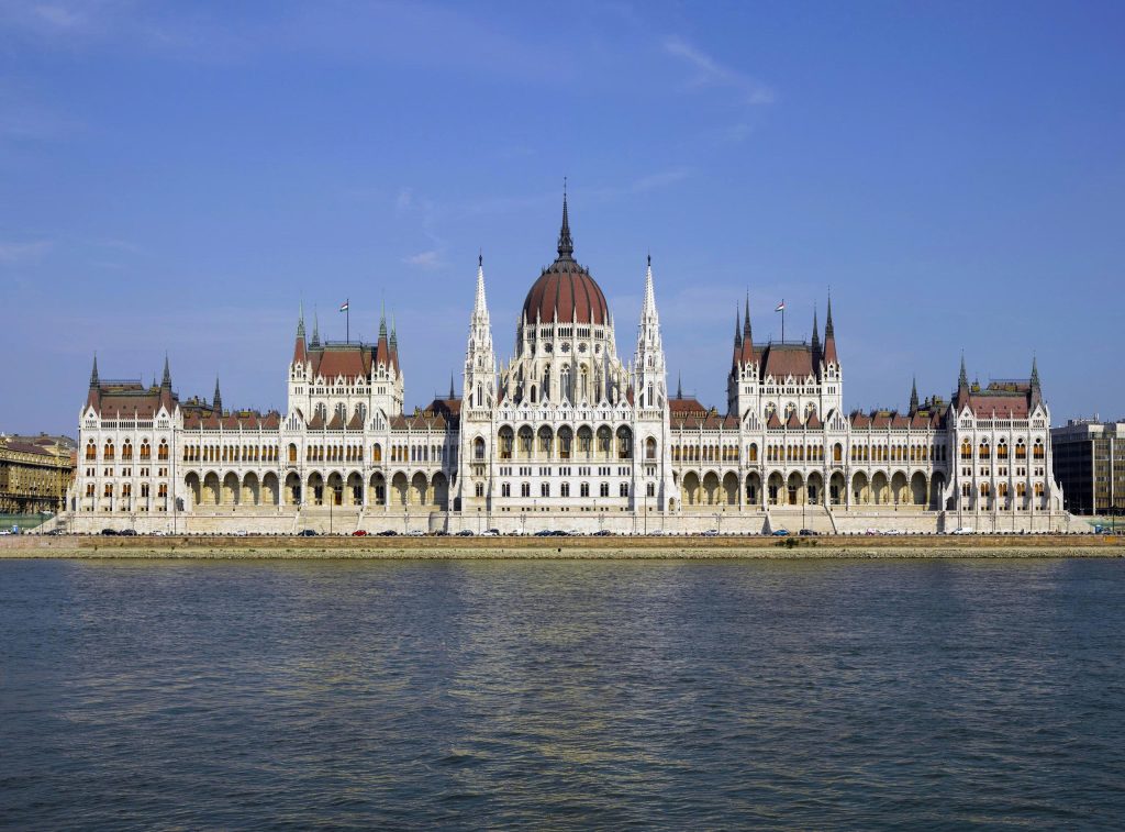 Tòa nhà Quốc hội Hungary tại Budapest – Học bổng Stipendium Hungaricum