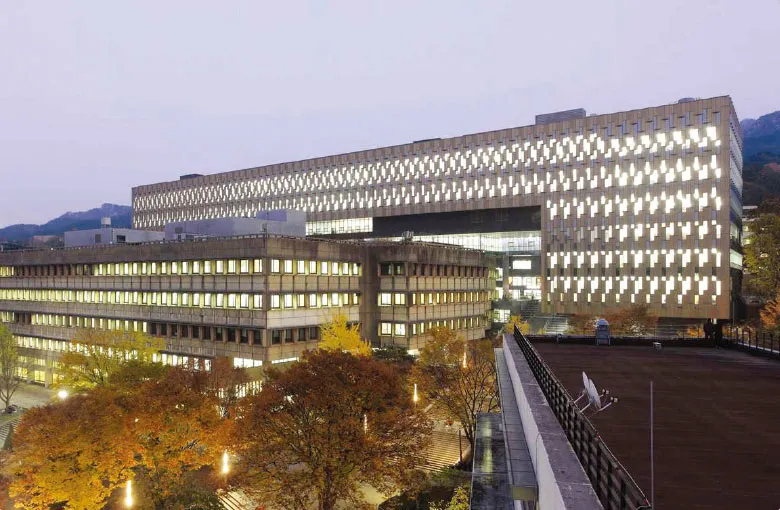 Trường đại học Seoul National University (SNU).