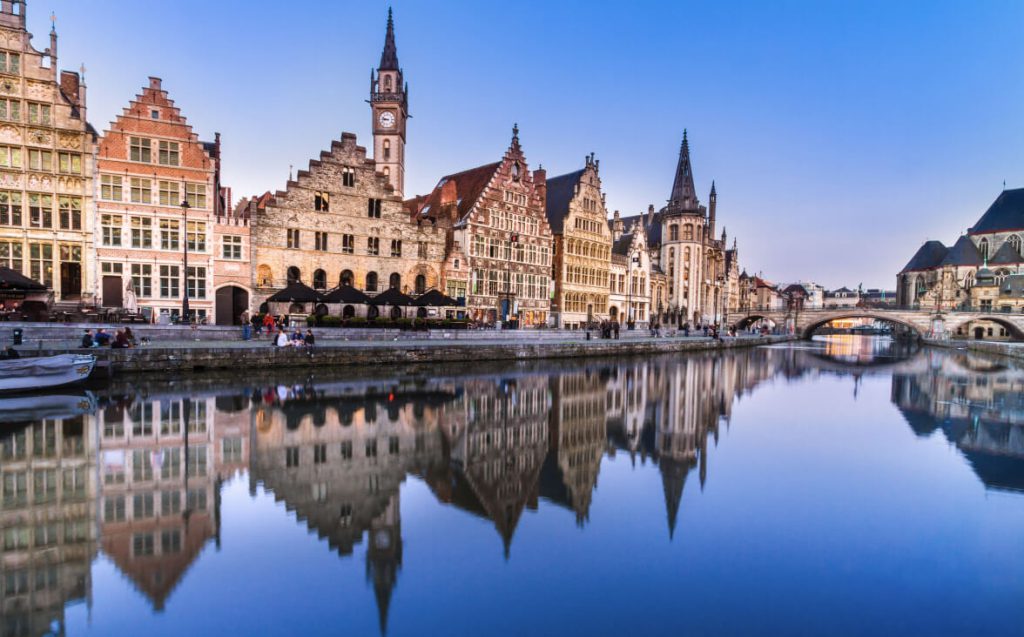 Campus KU Leuven – Top 1 Bỉ · Erasmus Rotterdam · University of Amsterdam · Swinburne University of Technology