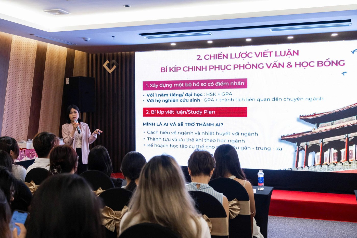 Buổi chia sẻ chiến lược viết luận và phỏng vấn học bổng