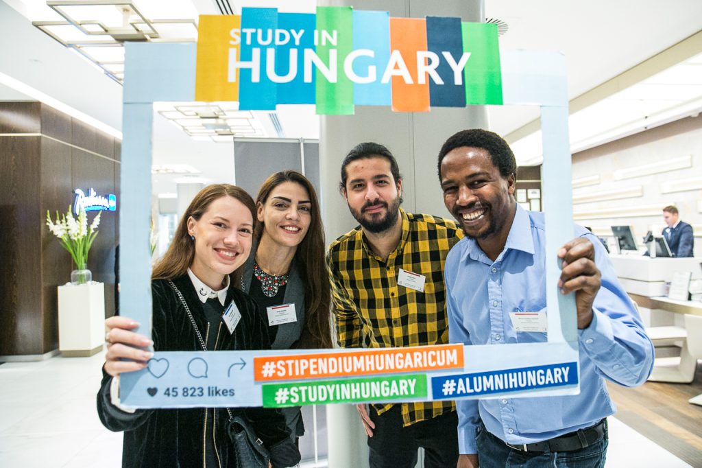 Du học Hungary tự túc: Lợi ích và khó khăn