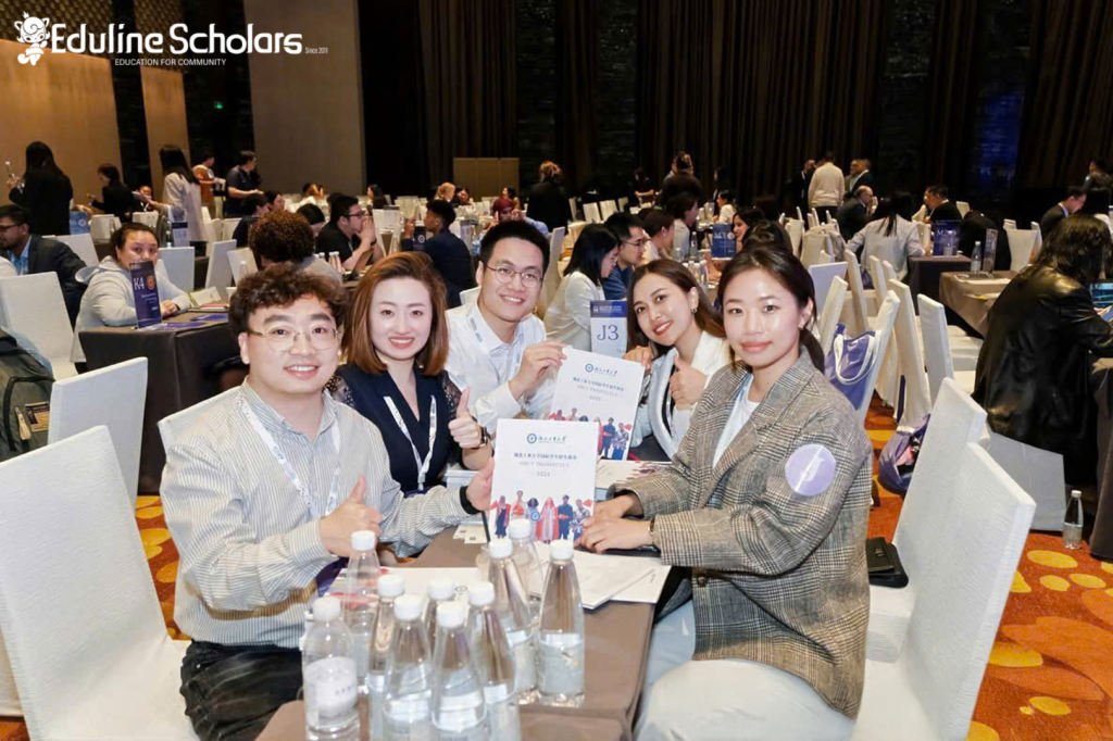 Đội ngũ tư vấn Eduline Scholars tại sự kiện